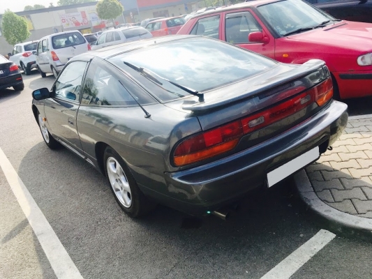 nissan 200sx
vidim ze to tu este stale funguje tak pridavam aj ja nieco z mojej dielne, s13 stage1 240hp :) este na nom bude vela uprav hlavne decentny bodykit, biela perlet a te37 :) 
