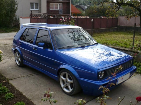 Golf II 1.8 GTI 16V
Môj Golfí­k :) čŒo poviete ? dúfam, že to není­ tuzing :P.

