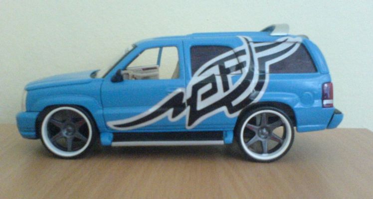 1:24 tuning modelu Escalade
