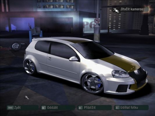 Volkswagen Golf R32
