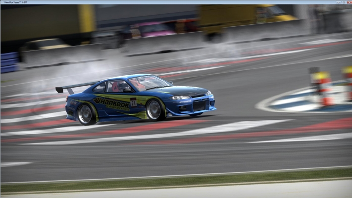 Nissan Silvia S15
taki driftik :-)
